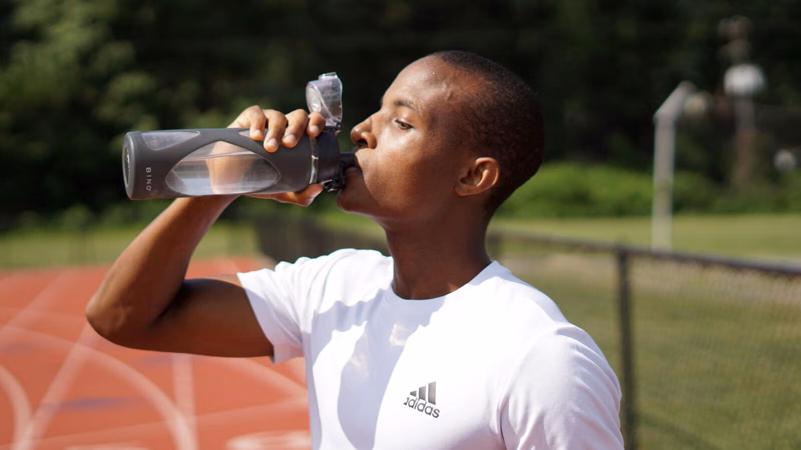 چقدر آب باید قبل، حین و بعد از تمرین و فعالیت ورزشی بنوشید؟ 1 how much water we need to drink
